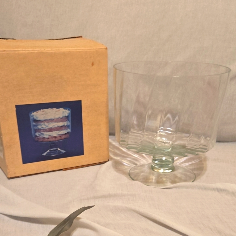 Elegant Clear Glass Trifle Bowl
